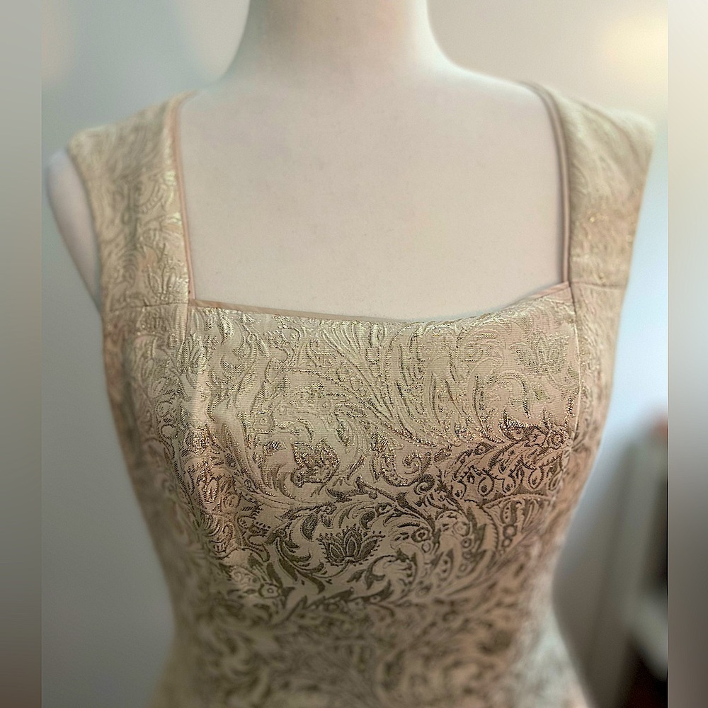 White House Black Market Shimmering Bodice size 8